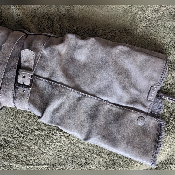 Roxy 🩶🌊 grey fuzzy winter boots - Picture 5 of 7